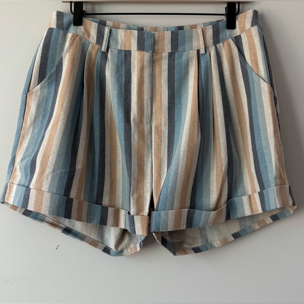 Knot Sisters Natural Blue Stripe Shorts Large NWT